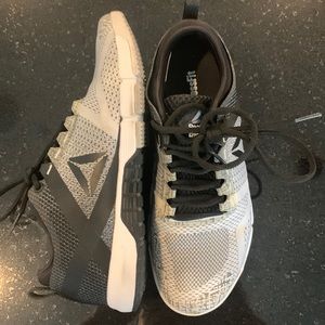 Barely worn Reebok trainers